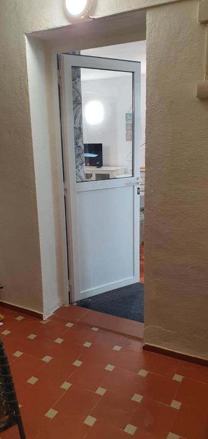 Comfortable One Bedroom Apartment ฟูเอนฮิโรลา ภายนอก รูปภาพ